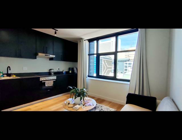 BEDROOM APARTMENT FOR SALE IN CAPE TOWN CITY CENTRE